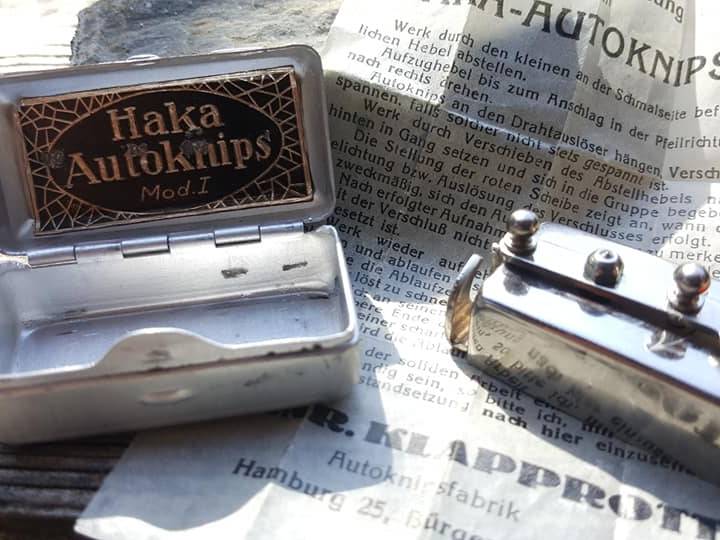 The Haka Autoknips is a mechanical vintage self timer, made by Klapprott in Hamburg, Germany.