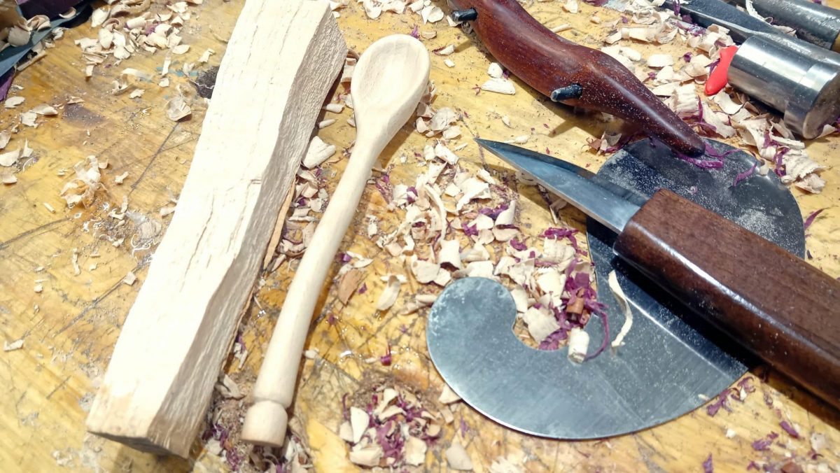 Vom Holzscheit zum Löffel